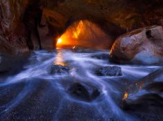 MYSTIC SEA CAVE - Cape Kiwanda State Park, Oregon, USA